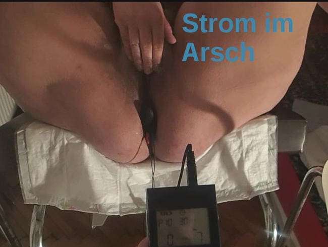 Im Gynostuhl: Strom-Dildo