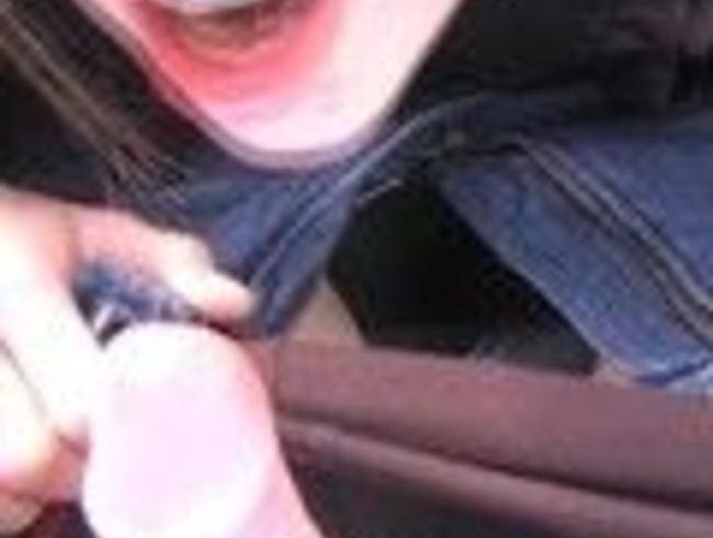 Kurzer Blowjob im Auto