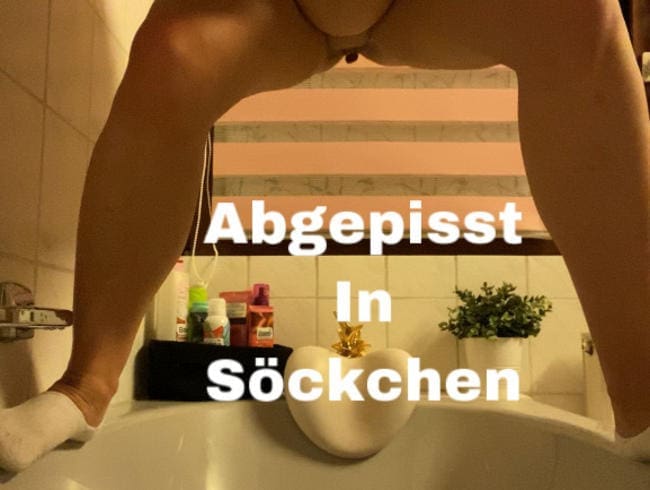 Abgepisst in söckchen