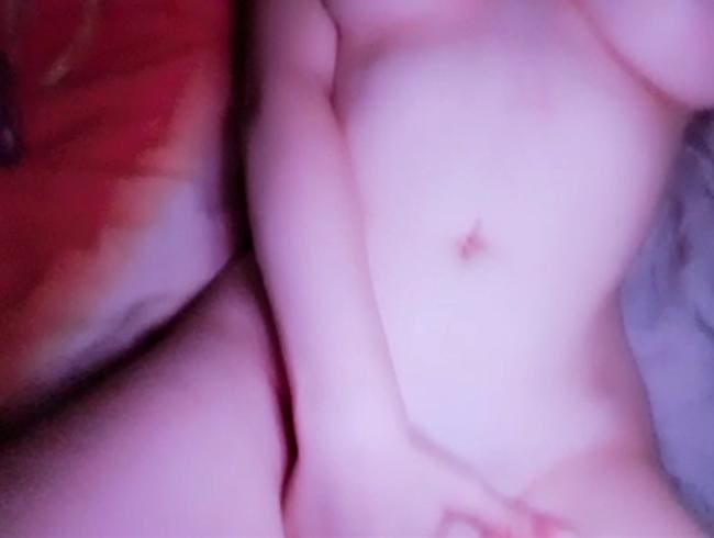 Titten kneten und Pussy verwöhnen