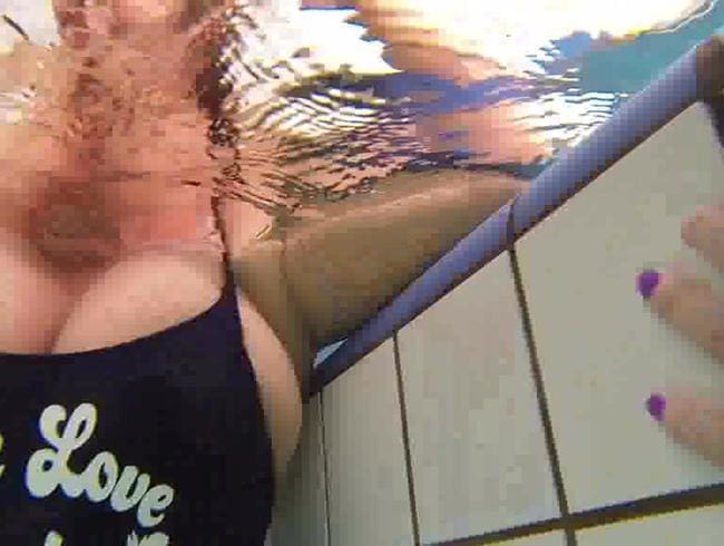 Glitschig ! Mein Schwimmbad Date mit HornyRoxy