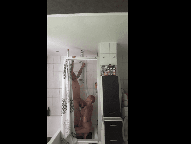 Untere Dusche überrascht