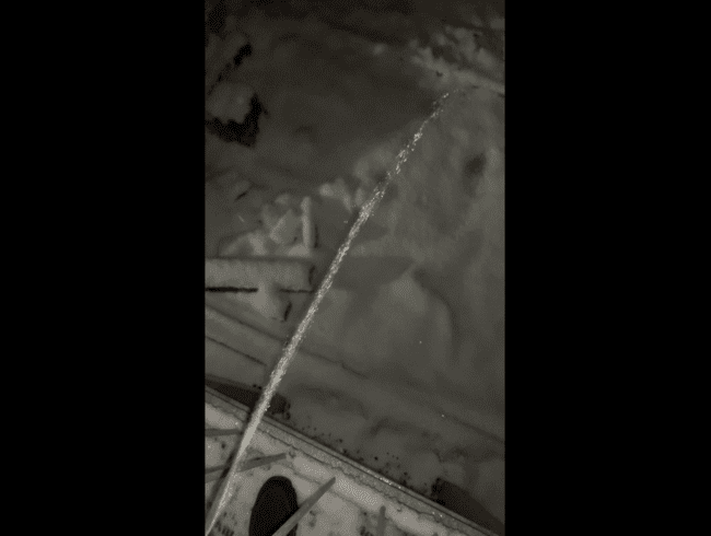 Nach der Arbeit pisse ich von den Treppe
