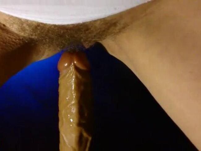 Wohnzimmertisch und Dildo...