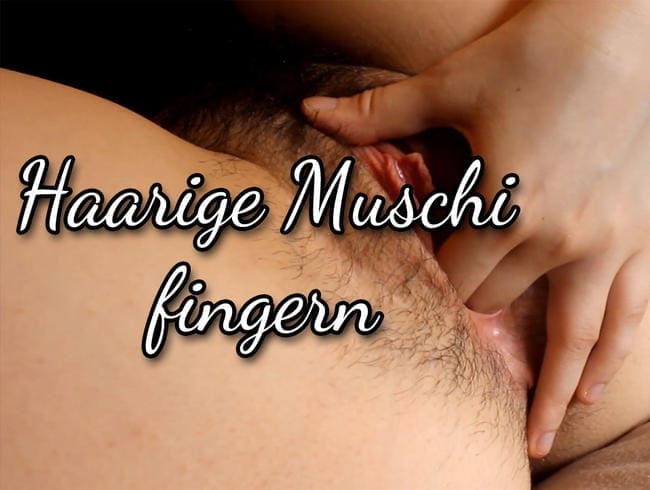 Haarige Muschi fingern