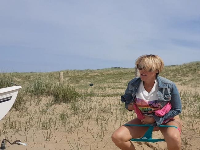 Schock - Schwangere pisst öffentlich am Strand!