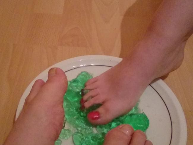 grüner Wackelpudding an unseren Füssen