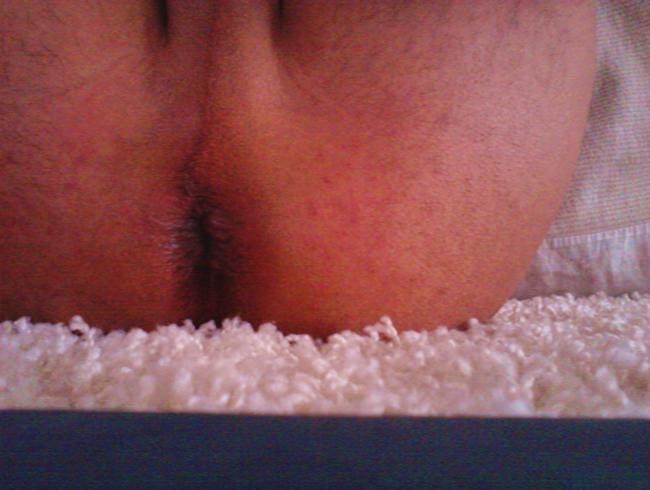 -"Sturmfrei": Fingern, wichsen und den Vibrator reiten-