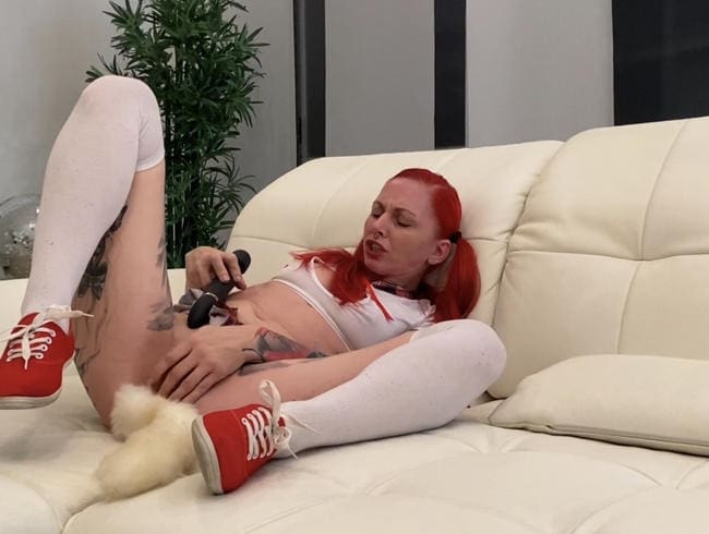 DAS UNSCHULDIGE JUNGE TEEN GIRL IM SCHULMÄDCHEN OUTFIT - BRING MIR ANAL UND DOPPELPENETRATION BEI