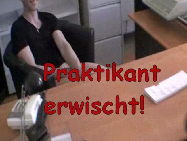 Praktikant beim wichsen erwischt