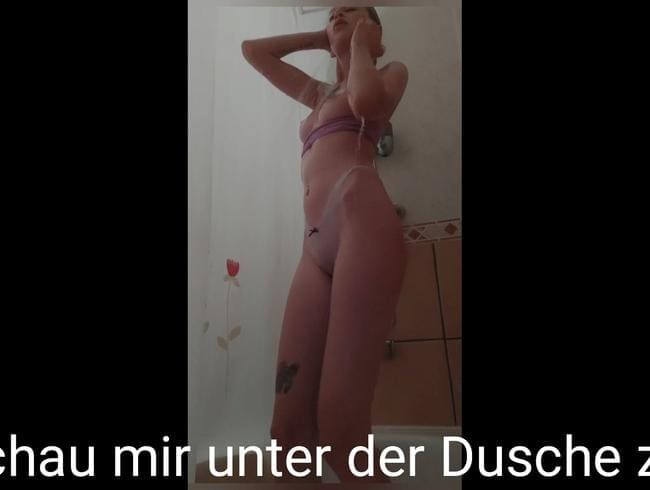 Unter der heißen Dusche