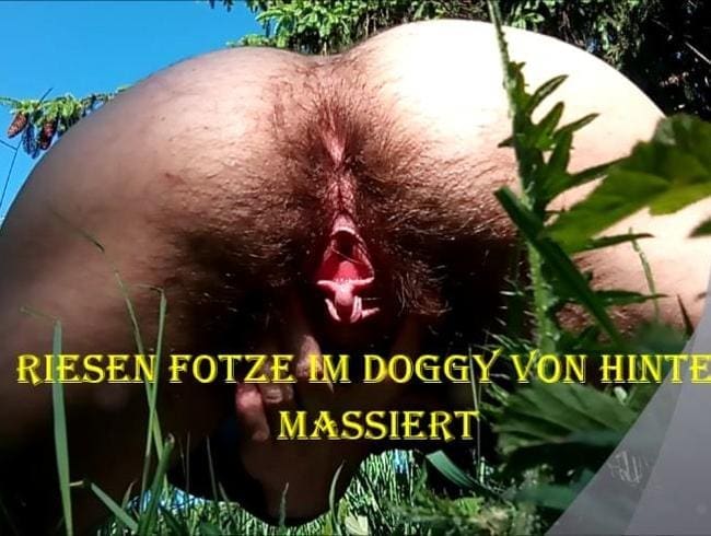 Riesen Fotze im Doggy von hinten im Wald massiert!