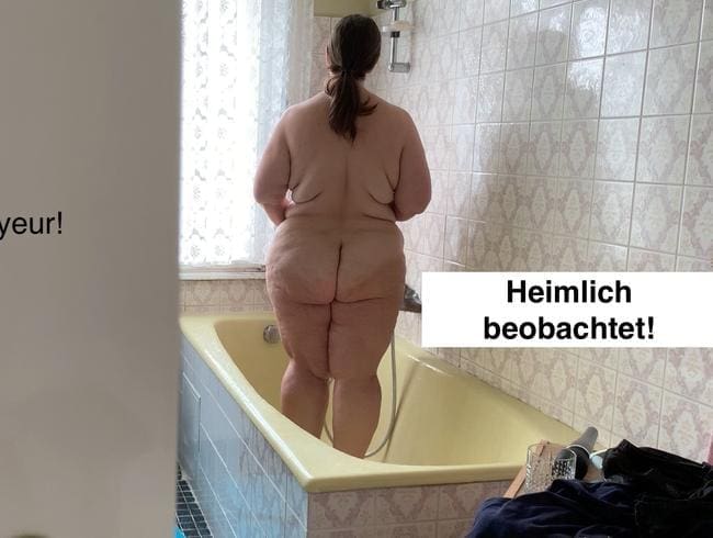 Dicke Frau heimlich beim Duschen beobachtet