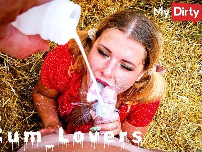 Heißes sexy Mädchen, große Brüste in Milch, große natürliche Titten, draußen, Fetisch-Blowjob, Sperm